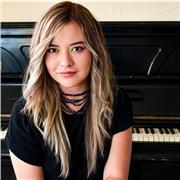 Magister en educación musical. Experiencia un docencia universitaria de piano,  solfeo y armonía. Online o presencial.